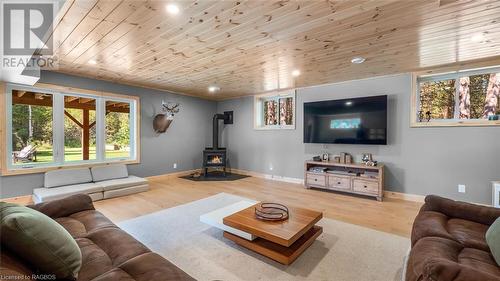 143 Oliphant Way, South Bruce Peninsula, ON - Indoor Photo Showing Living Room