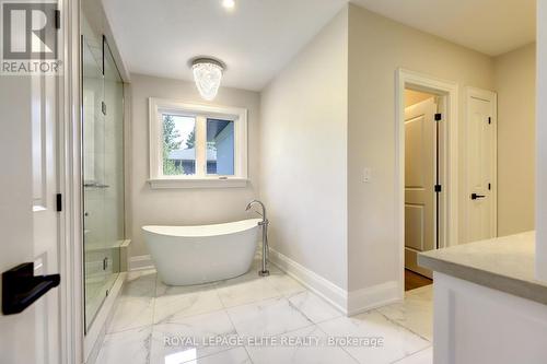 290 Southcote Road, Hamilton (Ancaster), ON - Indoor Photo Showing Bathroom