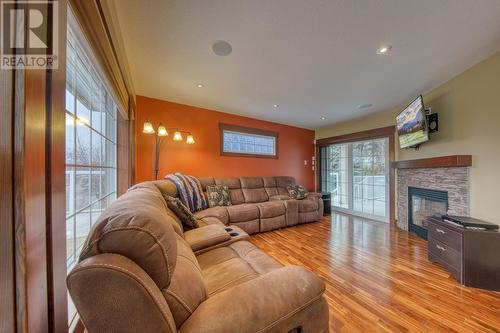 5144 Riverview  Road, Fairmont Hot Springs, BC - Indoor Photo Showing Living Room With Fireplace