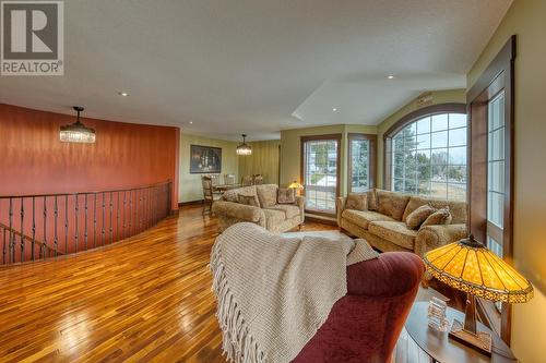 5144 Riverview  Road, Fairmont Hot Springs, BC - Indoor Photo Showing Living Room