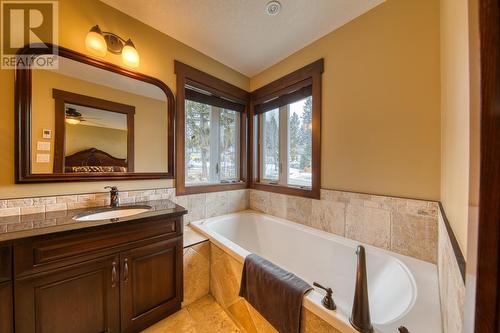 5144 Riverview  Road, Fairmont Hot Springs, BC - Indoor Photo Showing Bathroom