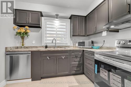 198 - 230 Clarke Road, London, ON - Indoor Photo Showing Kitchen