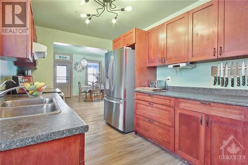 13109 County Road 3 Road, North Dundas (707 - North Dundas (Winchester) Twp), ON - Indoor Photo Showing Kitchen With Double Sink