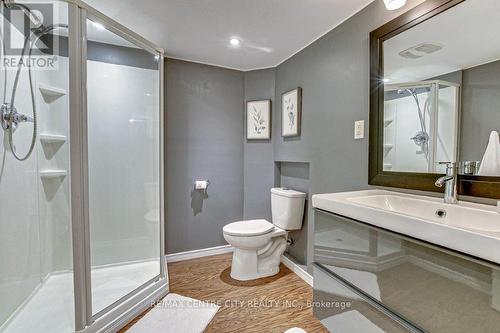 555 Wellington Street, St. Thomas, ON - Indoor Photo Showing Bathroom