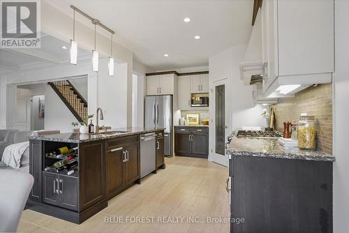 965 Gleneagle Trail, London, ON - Indoor Photo Showing Kitchen With Upgraded Kitchen