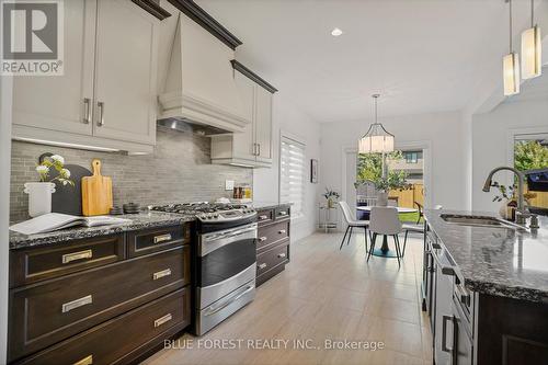 965 Gleneagle Trail, London, ON - Indoor Photo Showing Kitchen With Upgraded Kitchen