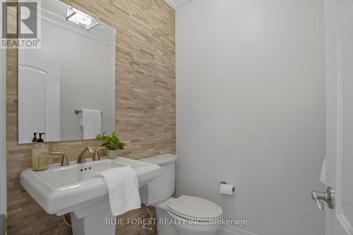 965 Gleneagle Trail, London, ON - Indoor Photo Showing Bathroom