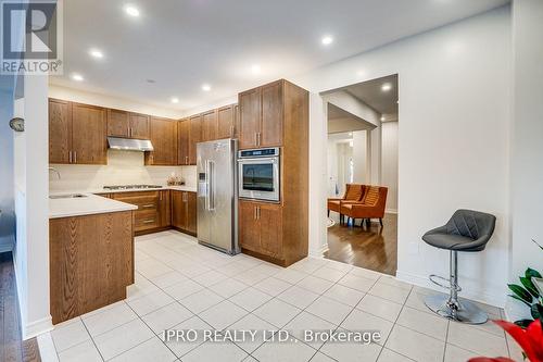 633 Mockridge Terrace, Milton, ON - Indoor Photo Showing Kitchen