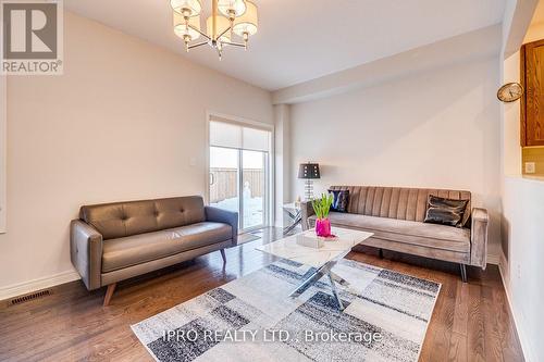 633 Mockridge Terrace, Milton, ON - Indoor Photo Showing Living Room