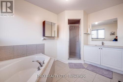 633 Mockridge Terrace, Milton, ON - Indoor Photo Showing Bathroom