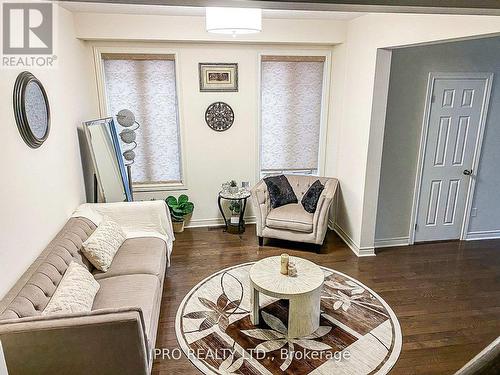 633 Mockridge Terrace, Milton, ON - Indoor Photo Showing Living Room