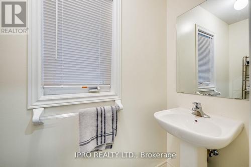 633 Mockridge Terrace, Milton (Harrison), ON - Indoor Photo Showing Bathroom