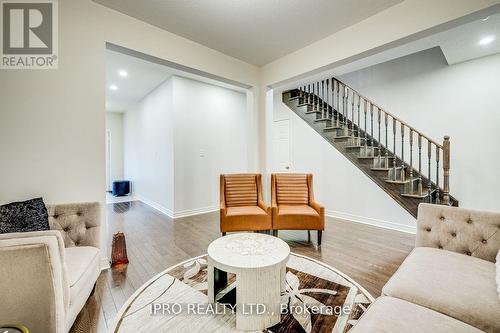 633 Mockridge Terrace, Milton, ON - Indoor Photo Showing Living Room