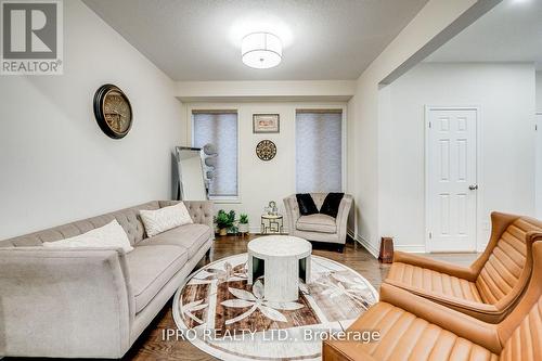 633 Mockridge Terrace, Milton (Harrison), ON - Indoor Photo Showing Living Room