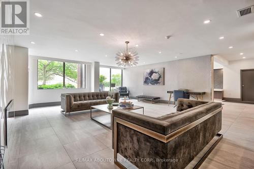 603 - 1270 Maple Crossing Boulevard, Burlington, ON - Indoor Photo Showing Living Room