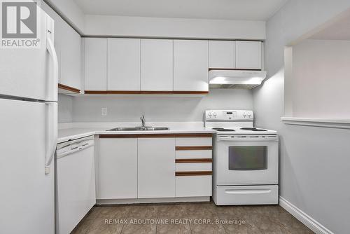 603 - 1270 Maple Crossing Boulevard, Burlington, ON - Indoor Photo Showing Kitchen With Double Sink