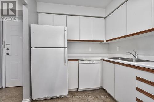 603 - 1270 Maple Crossing Boulevard, Burlington, ON - Indoor Photo Showing Kitchen With Double Sink