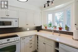 Modern White & Bright kitchen - 