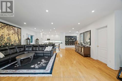 50 Park Lane Circle, Toronto (Bridle Path-Sunnybrook-York Mills), ON - Indoor Photo Showing Living Room