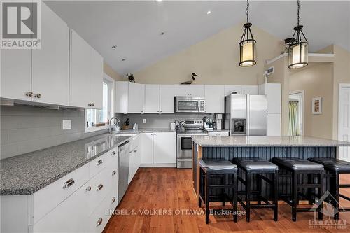 1020 Carson Trail, North Frontenac (Frontenac North), ON - Indoor Photo Showing Kitchen With Upgraded Kitchen