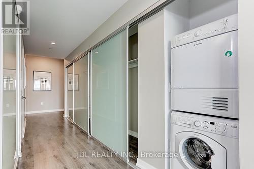 3201 - 426 University Avenue, Toronto (University), ON - Indoor Photo Showing Laundry Room