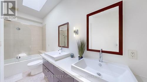 447A Queen Street E, Toronto (Moss Park), ON - Indoor Photo Showing Bathroom