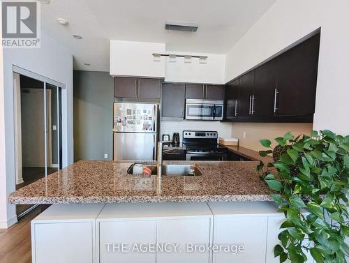 738 - 2885 Bayview Avenue, Toronto (Bayview Village), ON - Indoor Photo Showing Kitchen With Upgraded Kitchen