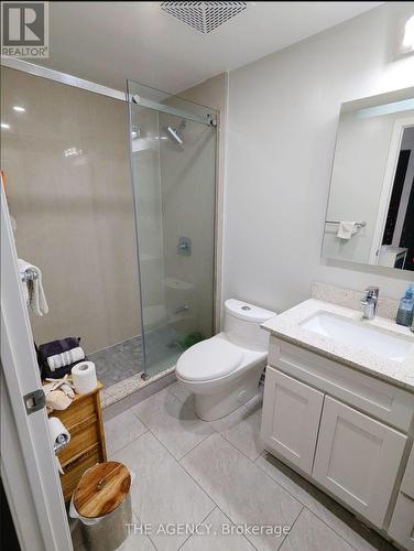 738 - 2885 Bayview Avenue, Toronto (Bayview Village), ON - Indoor Photo Showing Bathroom