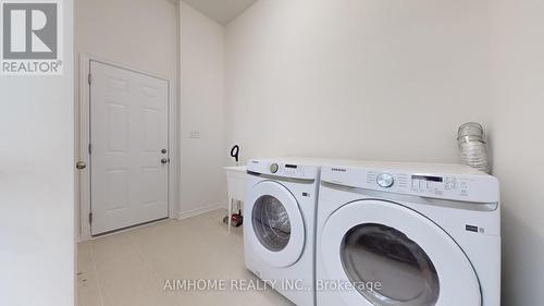 7 Goodwin Court, East Gwillimbury, ON - Indoor Photo Showing Laundry Room