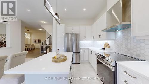 7 Goodwin Court, East Gwillimbury, ON - Indoor Photo Showing Kitchen With Stainless Steel Kitchen With Upgraded Kitchen