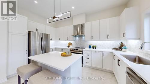 7 Goodwin Court, East Gwillimbury, ON - Indoor Photo Showing Kitchen With Stainless Steel Kitchen With Upgraded Kitchen