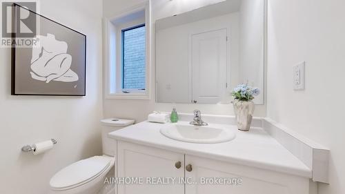 7 Goodwin Court, East Gwillimbury, ON - Indoor Photo Showing Bathroom