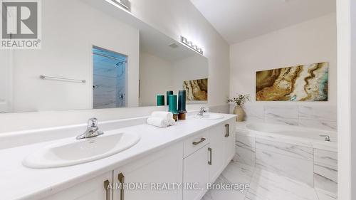 7 Goodwin Court, East Gwillimbury, ON - Indoor Photo Showing Bathroom