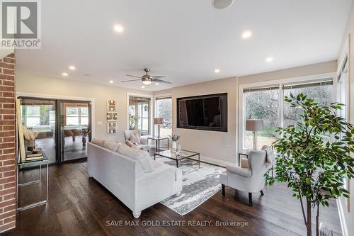 362 King Street, Caledon, ON - Indoor Photo Showing Living Room