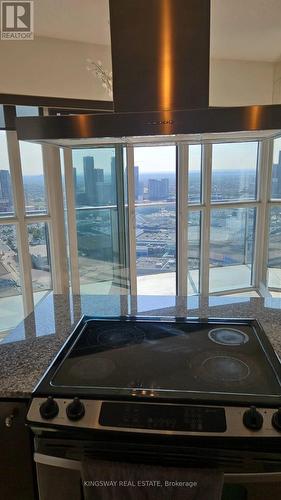 4004 - 60 Absolute Avenue, Mississauga, ON - Indoor Photo Showing Kitchen