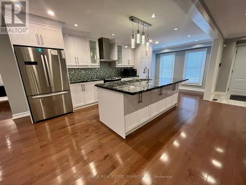 18 Sir Gawaine Place, Markham (Markham Village), ON - Indoor Photo Showing Kitchen With Upgraded Kitchen