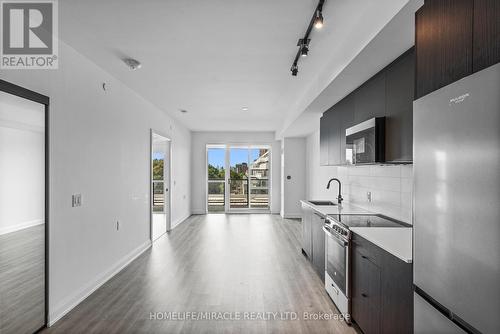 601 - 2369 Danforth Avenue, Toronto (East End-Danforth), ON - Indoor Photo Showing Kitchen With Upgraded Kitchen