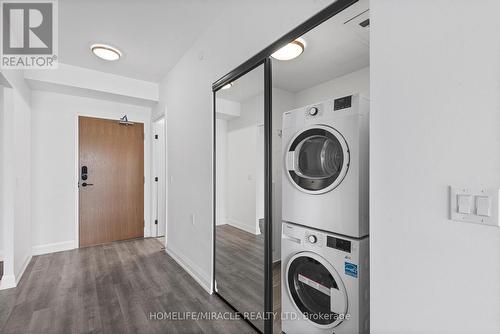 601 - 2369 Danforth Avenue, Toronto (East End-Danforth), ON - Indoor Photo Showing Laundry Room