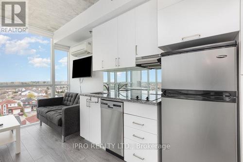 417 - 1900 Simcoe Street N, Oshawa, ON - Indoor Photo Showing Kitchen