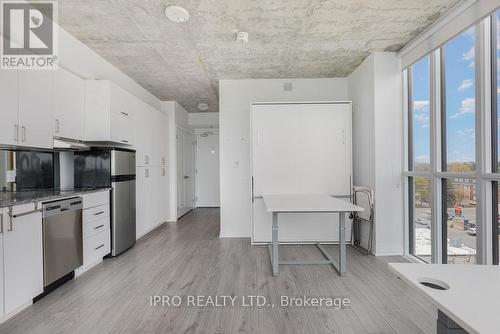 417 - 1900 Simcoe Street N, Oshawa, ON - Indoor Photo Showing Kitchen