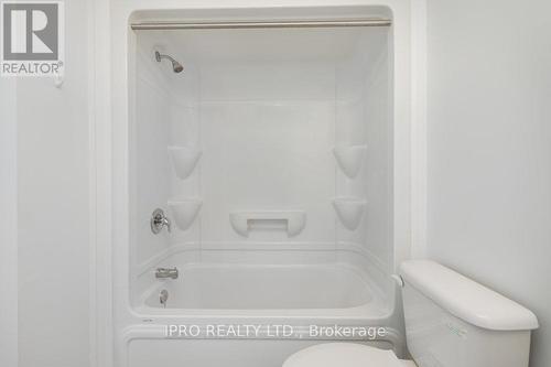 417 - 1900 Simcoe Street N, Oshawa, ON - Indoor Photo Showing Bathroom