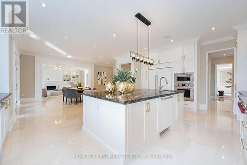 104 Dexter Road, Richmond Hill, ON - Indoor Photo Showing Kitchen With Upgraded Kitchen