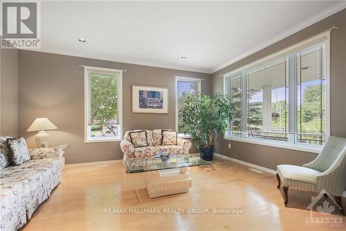 68 Tradewinds Drive, Ottawa, ON - Indoor Photo Showing Living Room