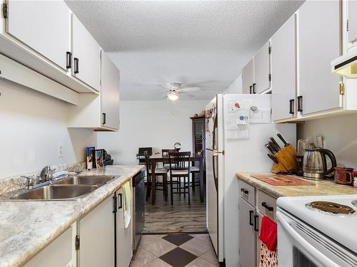 408-3270 Ross Rd, Nanaimo, BC - Indoor Photo Showing Kitchen With Double Sink