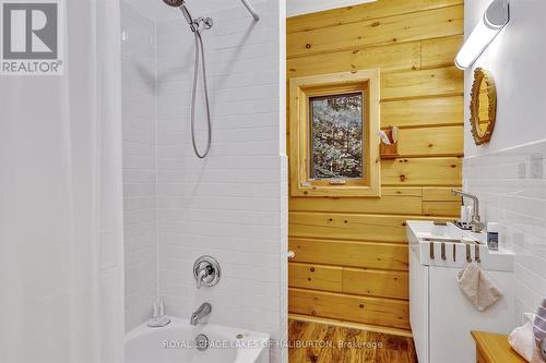 1880 Boldts Lane, Minden Hills, ON - Indoor Photo Showing Bathroom