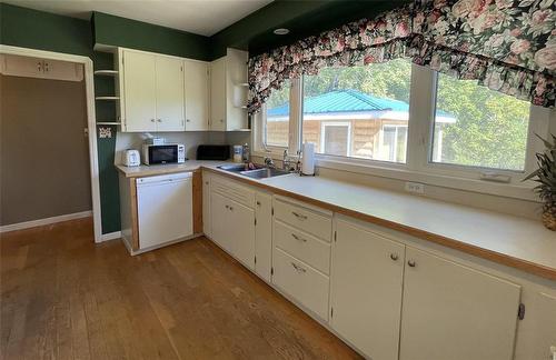 121155 Pth 5 Highway, Mccreary, MB - Indoor Photo Showing Kitchen With Double Sink