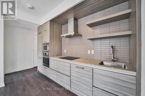 1002 - 2221 Yonge Street, Toronto (Mount Pleasant West), ON - Indoor Photo Showing Kitchen With Upgraded Kitchen