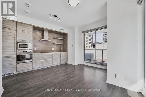 1002 - 2221 Yonge Street, Toronto (Mount Pleasant West), ON - Indoor Photo Showing Kitchen