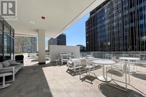 1002 - 2221 Yonge Street, Toronto (Mount Pleasant West), ON - Outdoor