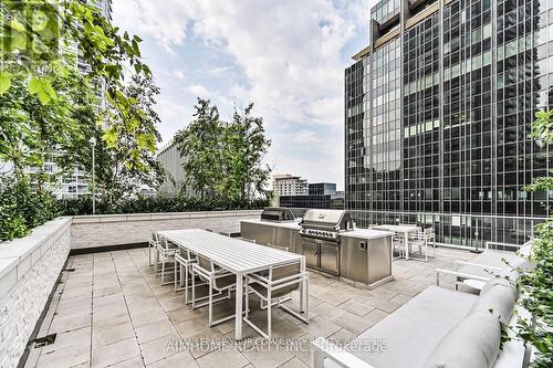 1002 - 2221 Yonge Street, Toronto, ON - Outdoor